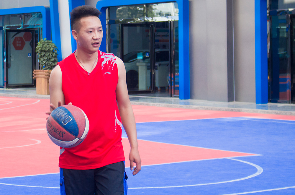 籃球場(chǎng)上的老師