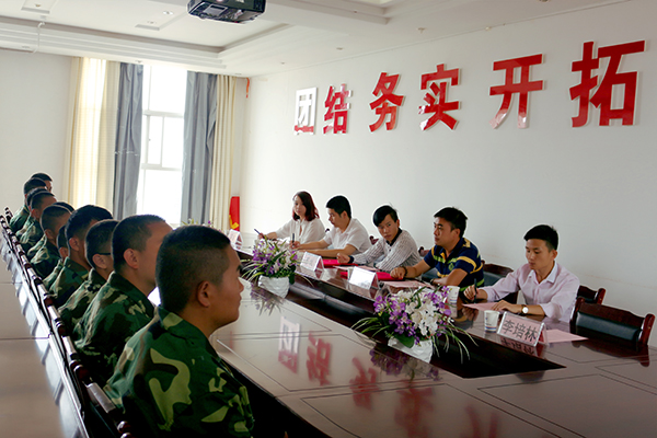 企業與學生面對面，培養的學生符合企業需求.jpg