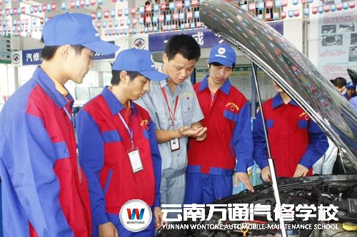 云南萬通汽修學校實訓教學