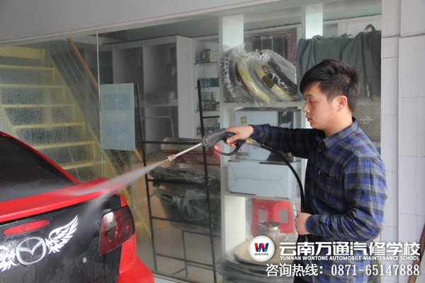 戴守明工作場景